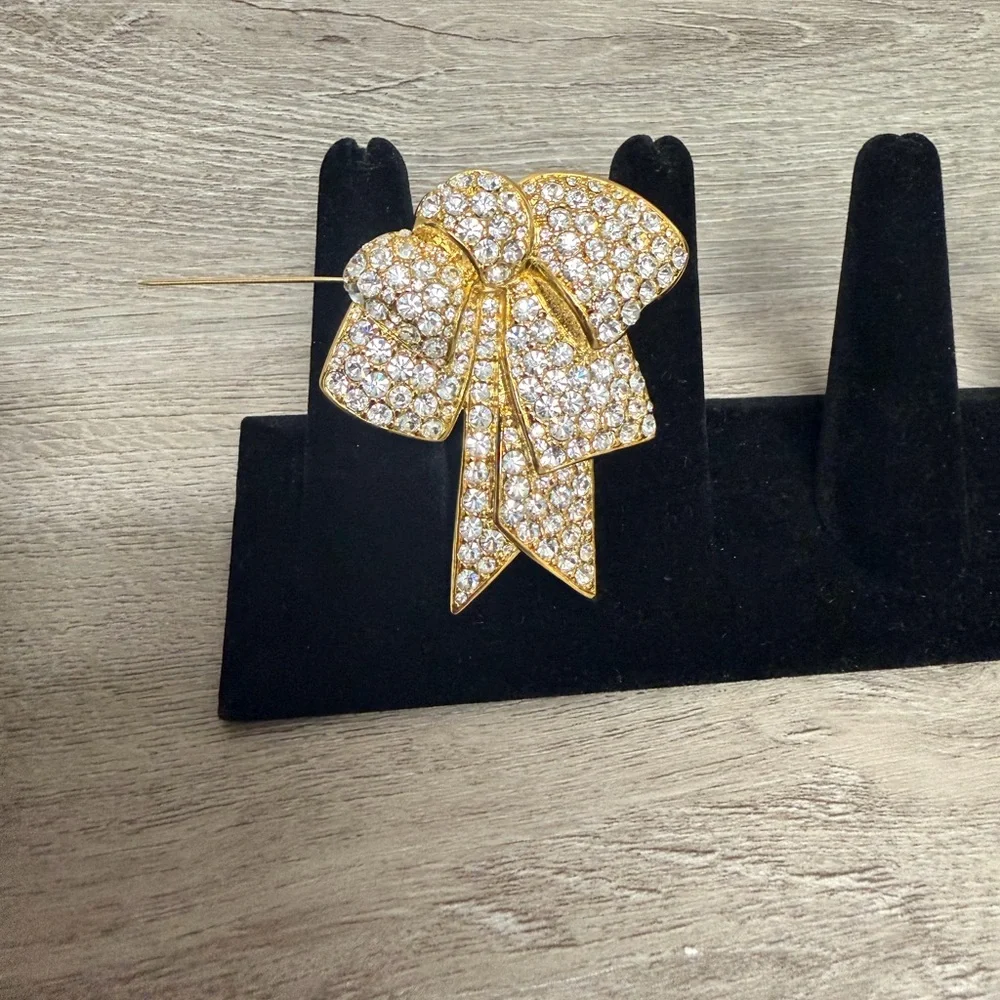 Elegant Gold Tone and Silver Tone Bow Brooch - Picture 4 of 4